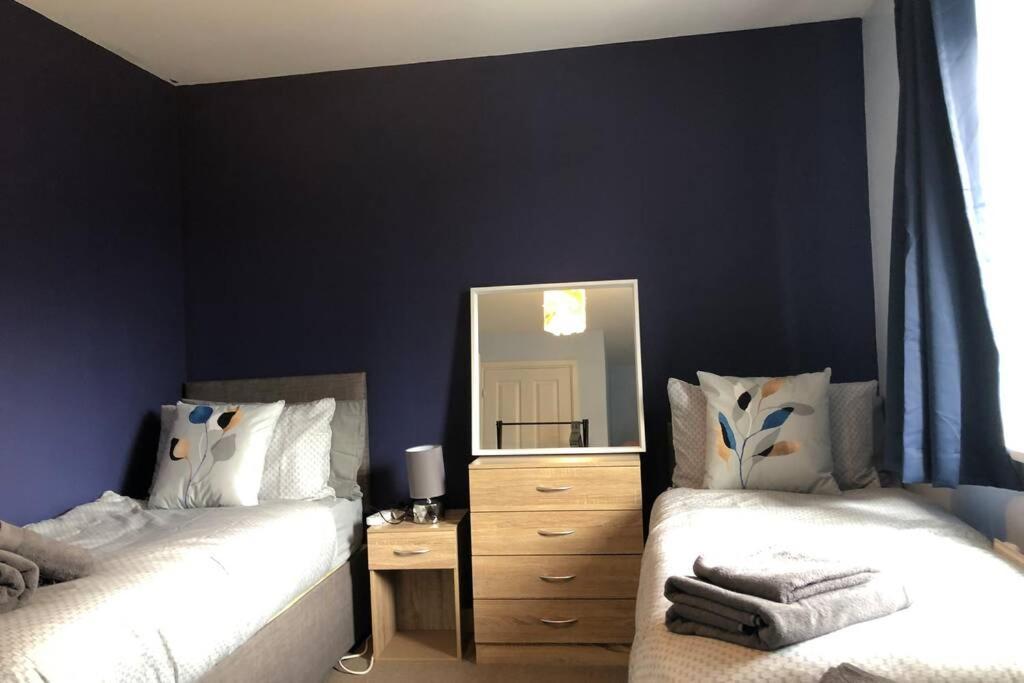 Dudley House **Staycation & Contractors** Sleeps 7 Tipton Eksteriør billede